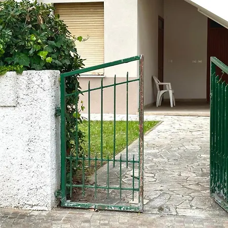 M018 Marcelli, Trilocale Con Giardino Dx شقة *